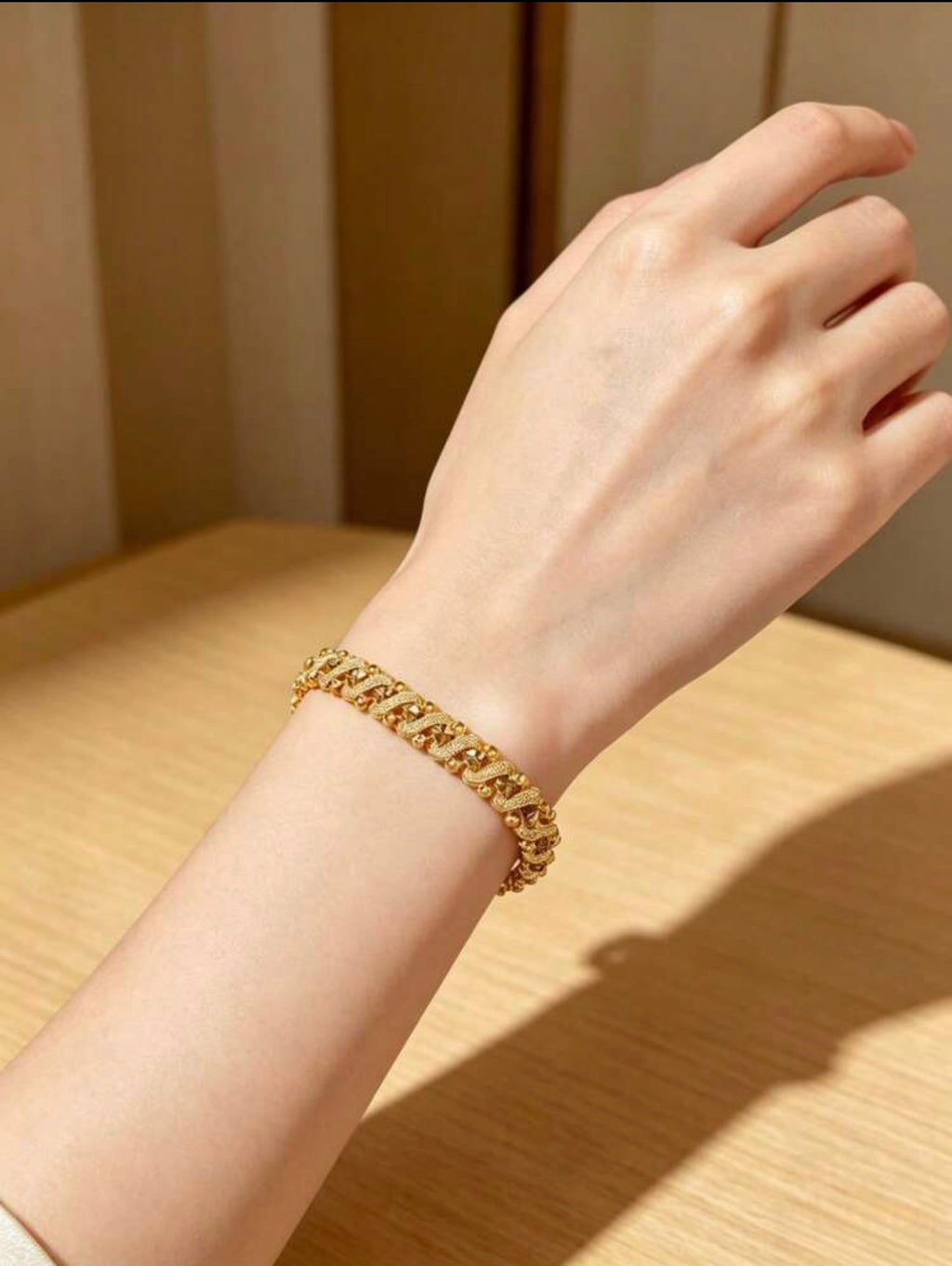 1pc 24K Gold Plated Wavy Heart Shaped Bracelet, Suitable For Women's Party And Daily Wear, Shiny Textured Jewellery