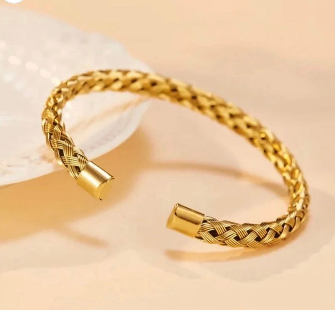 Premium Braided Gold Cuff Bracelet | 18K Gold-Plated