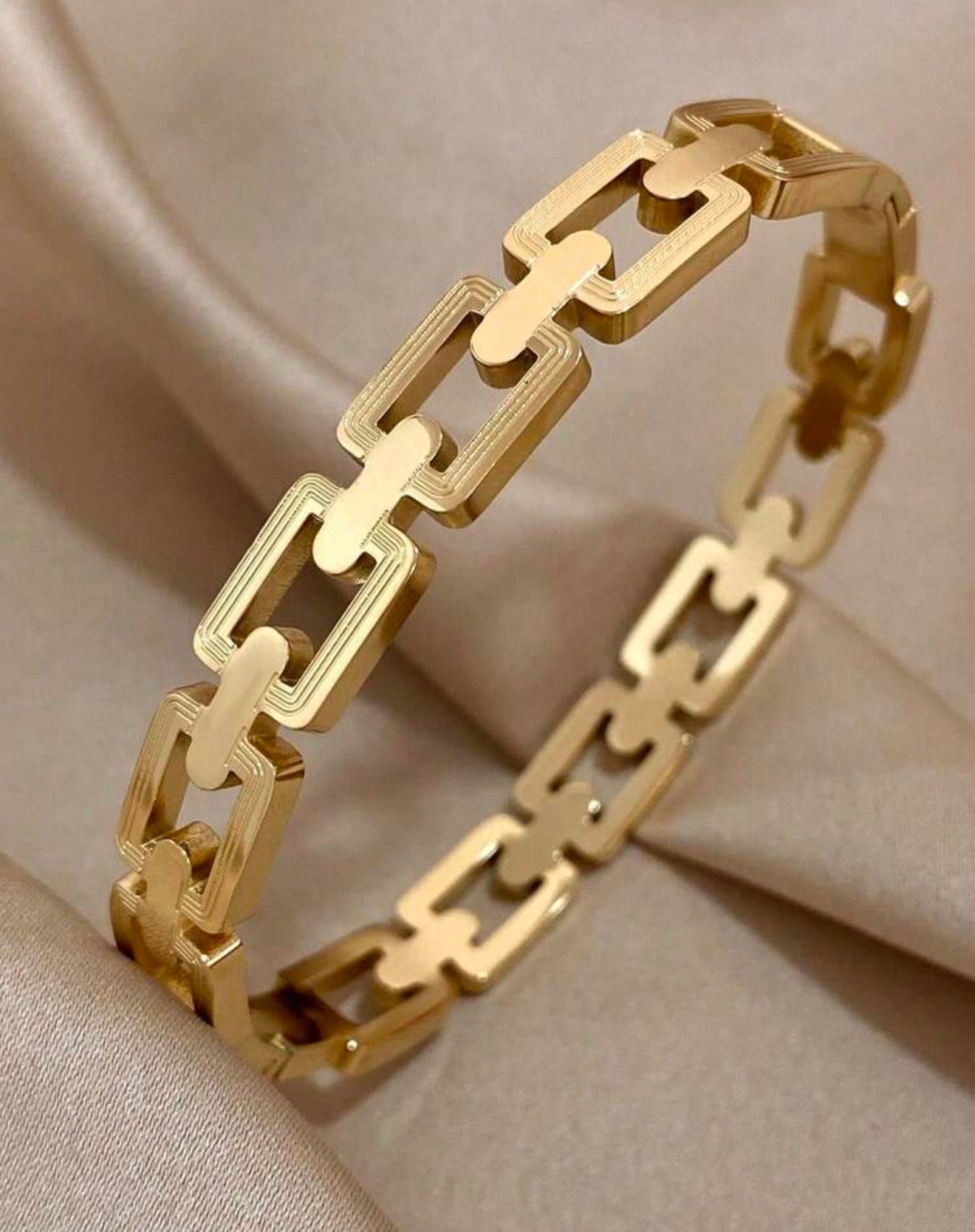 Luxury Elegant Gold Plated Stainless Steel Minimalist Bangle Bracelet