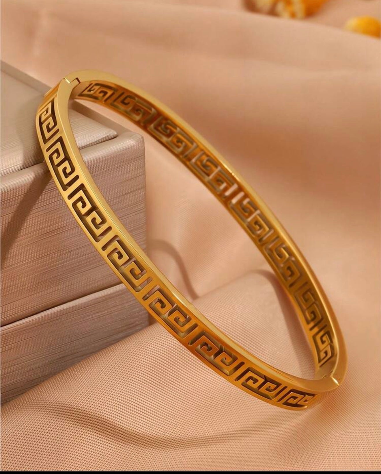 Camhanno Women Hollow Out Casual Bangles For Daily Occasion